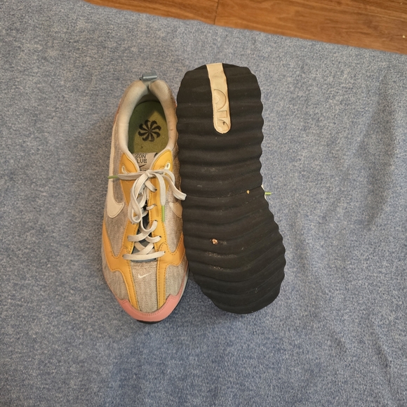 Nike Air Max Dawn Sneakers - Picture 2 of 4